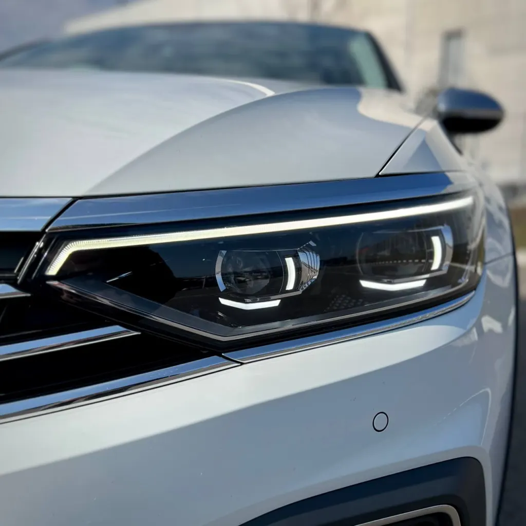 Volkswagen Passat Alltrack — фото 11