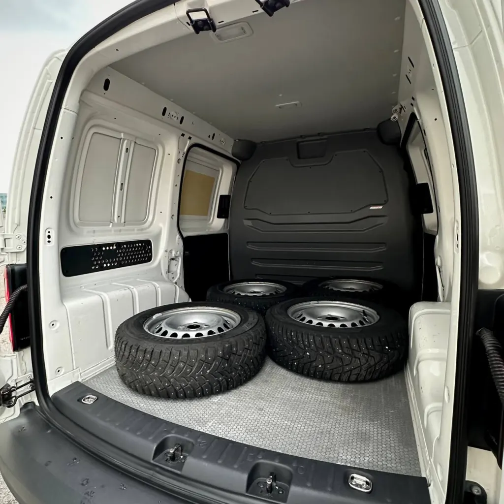 Volkswagen Caddy — фото 9