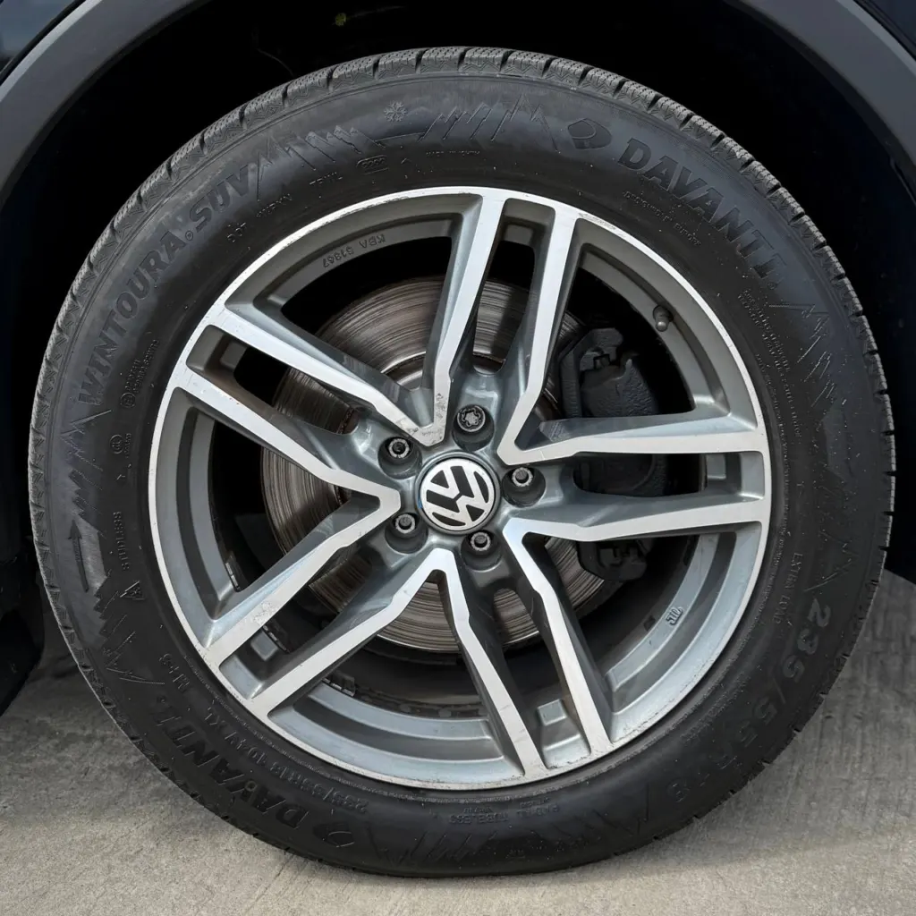 Volkswagen Tiguan — фото 11