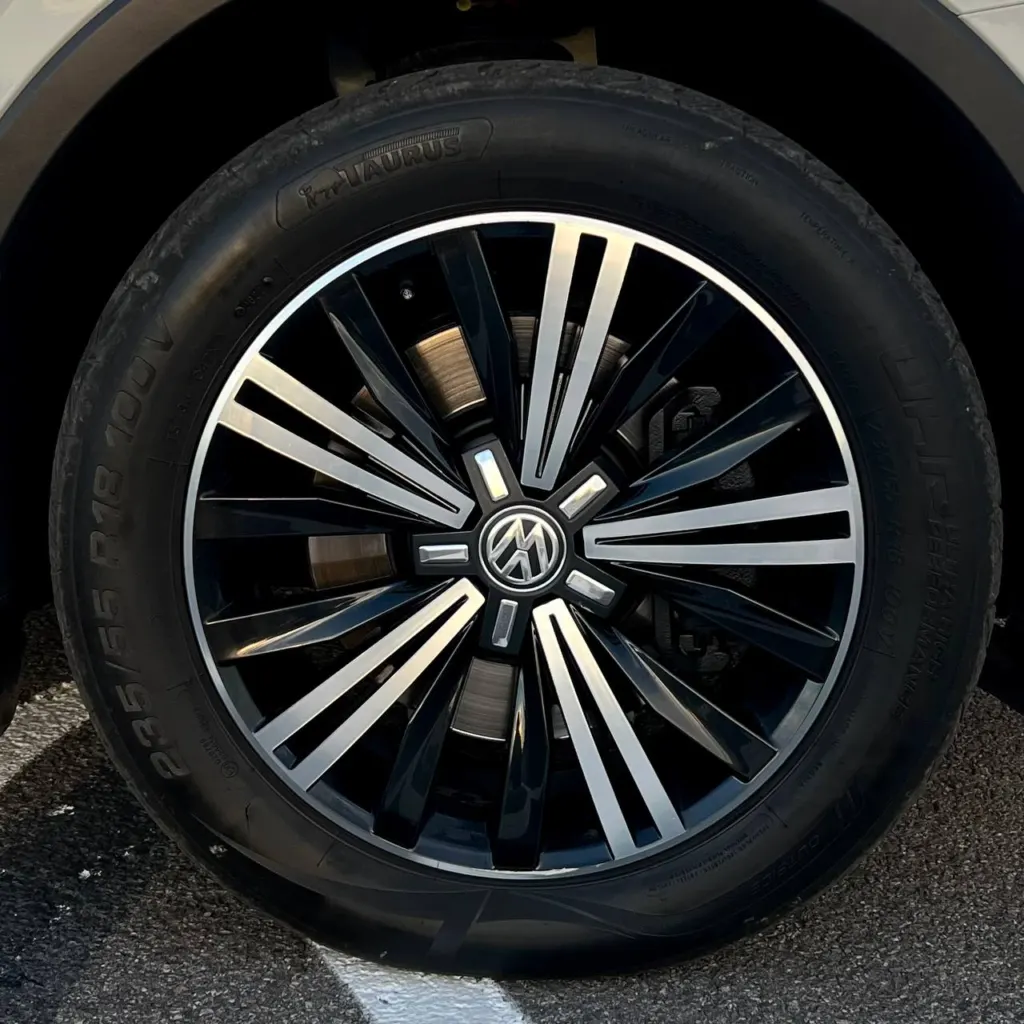 Volkswagen Tiguan — фото 9