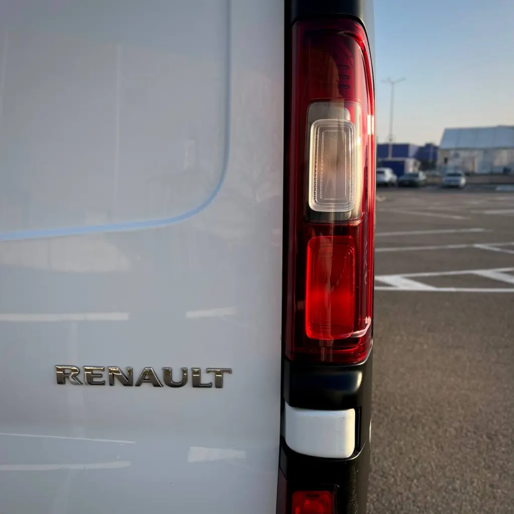 Renault Trafic Long — фото 10