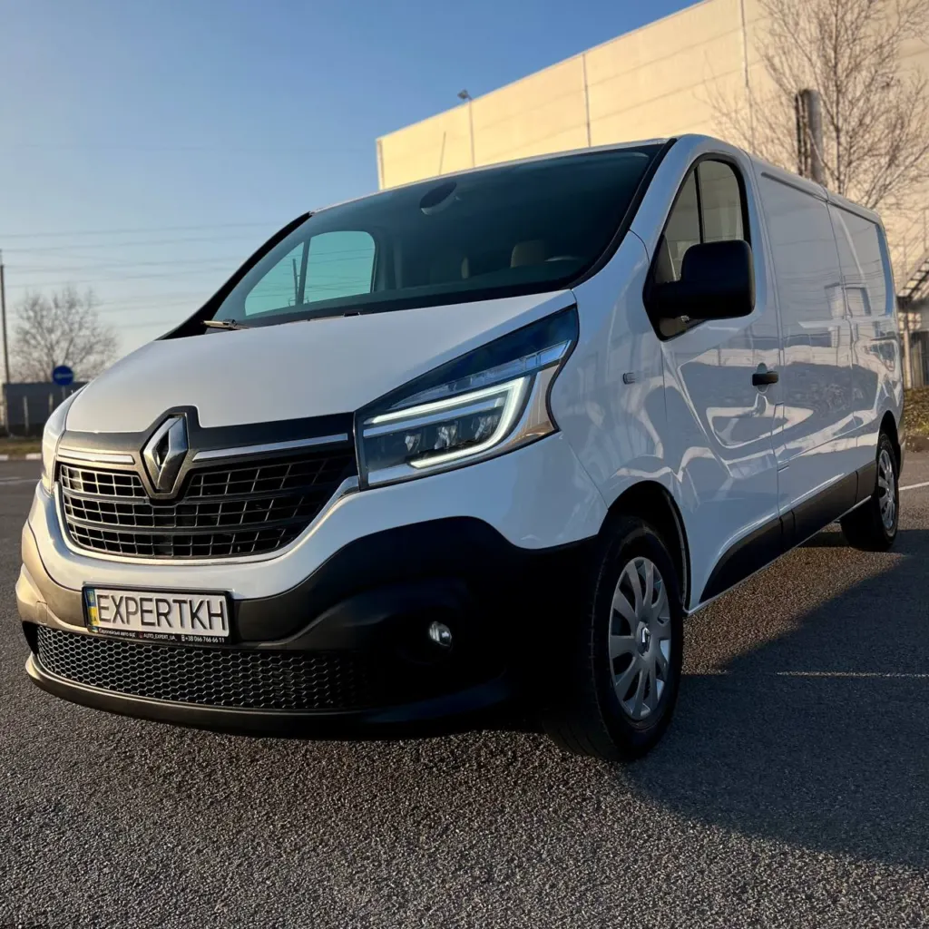 Renault Trafic Long — фото 1