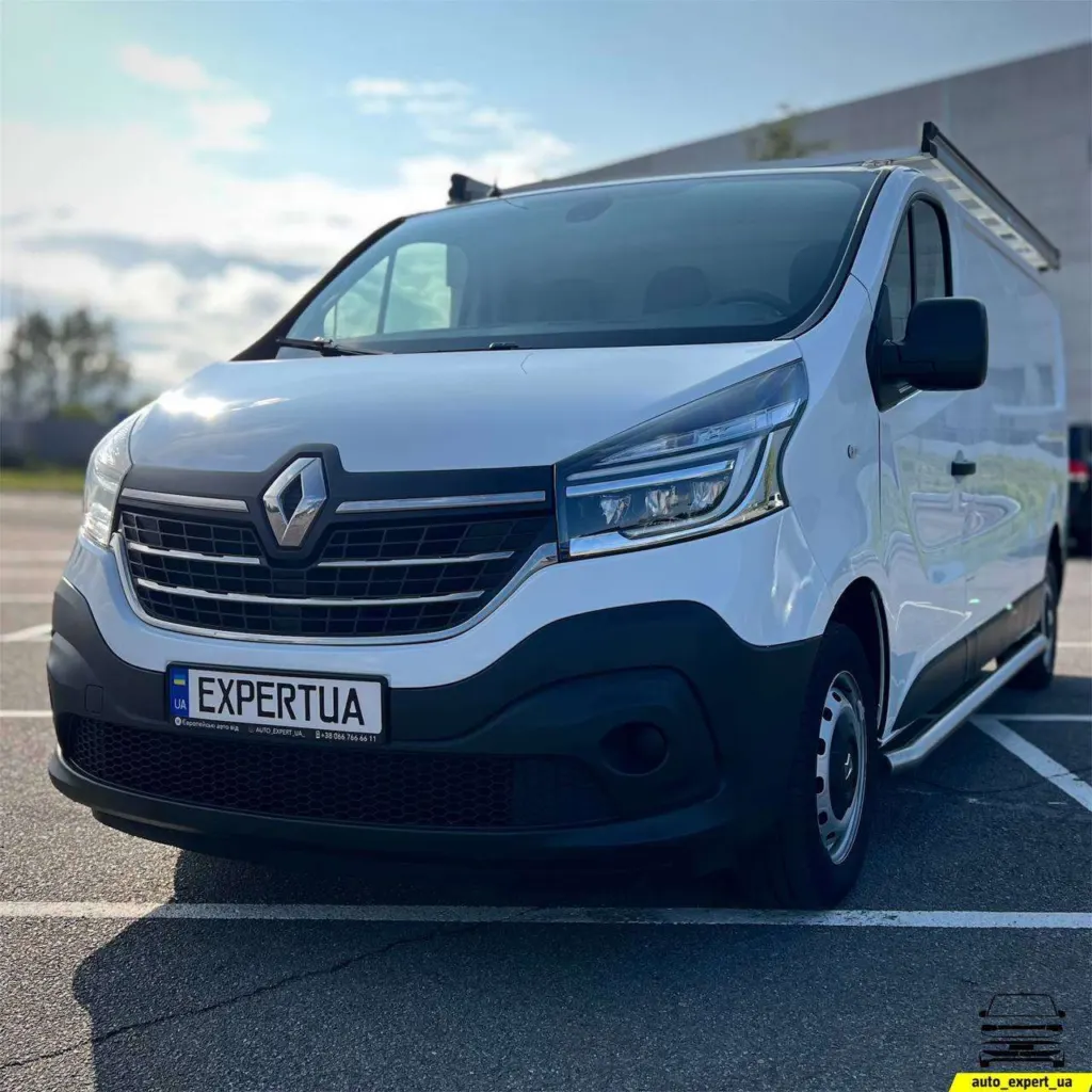 Renault Trafic Long — фото 1