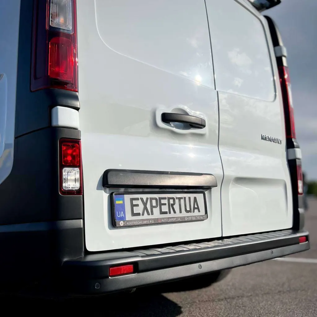 Renault Trafic Long — фото 12