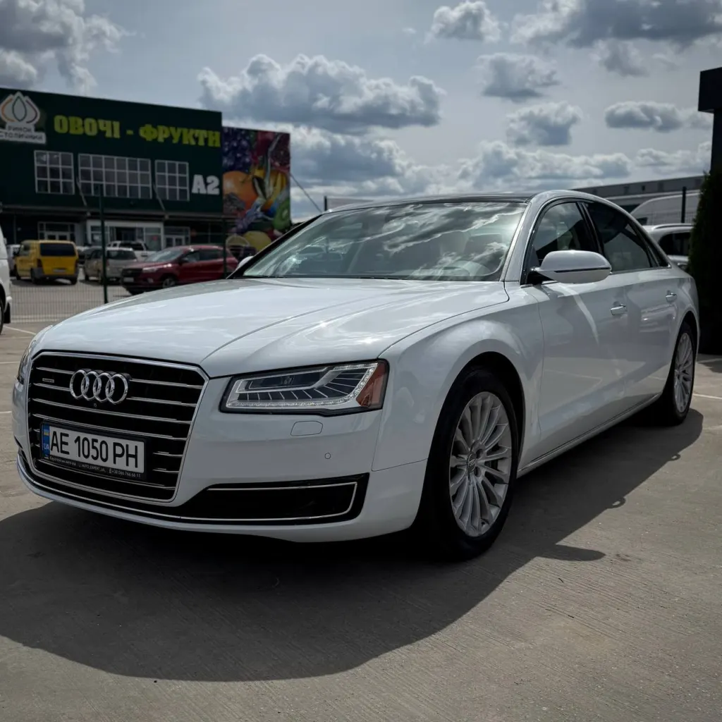 Audi A8 L — фото 1