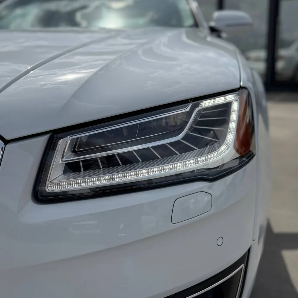 Audi A8 L — фото 10