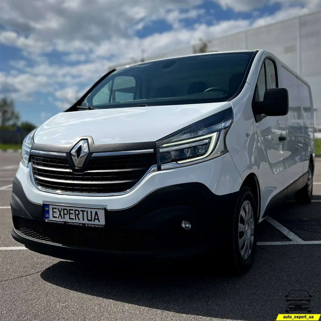 Renault Trafic Long — фото 1