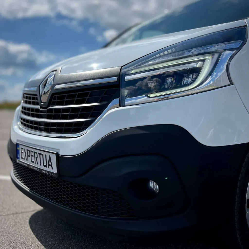 Renault Trafic Long — фото 10