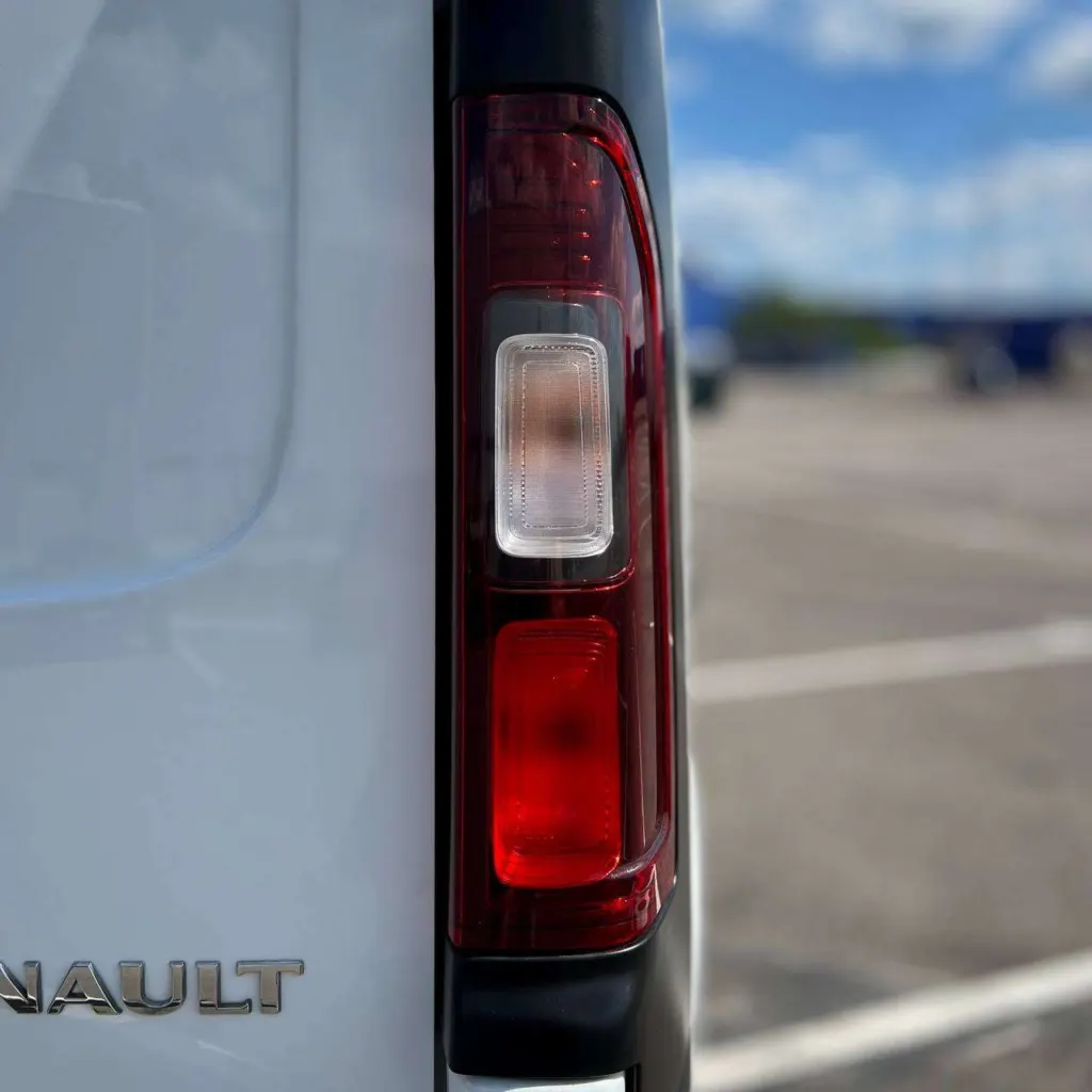 Renault Trafic Long — фото 11
