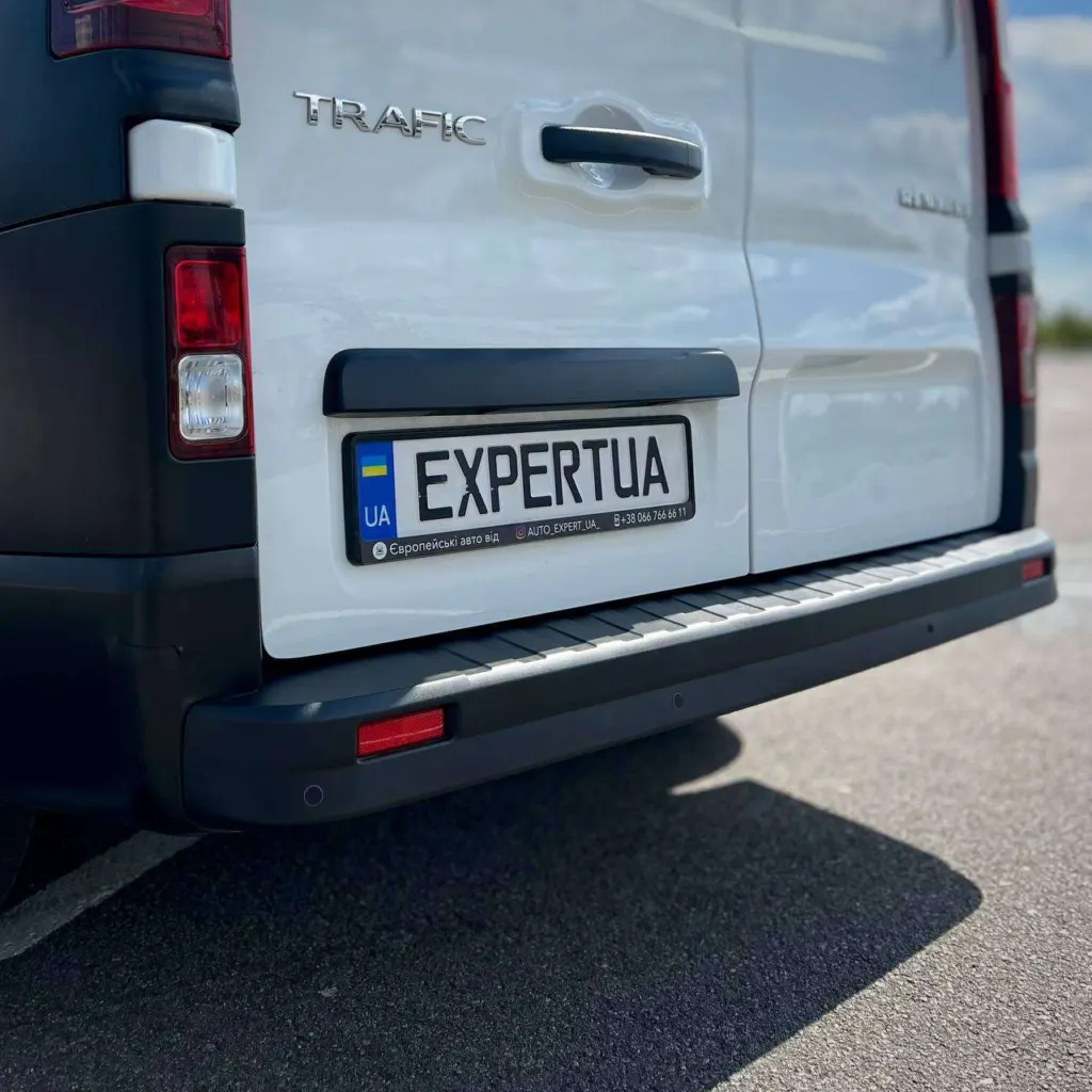 Renault Trafic Long — фото 12