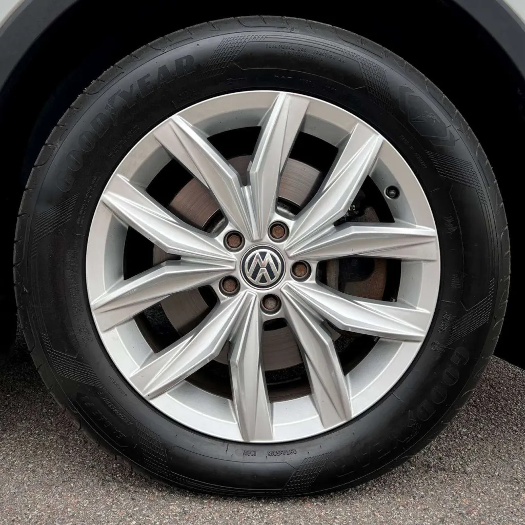 Volkswagen Tiguan — фото 12