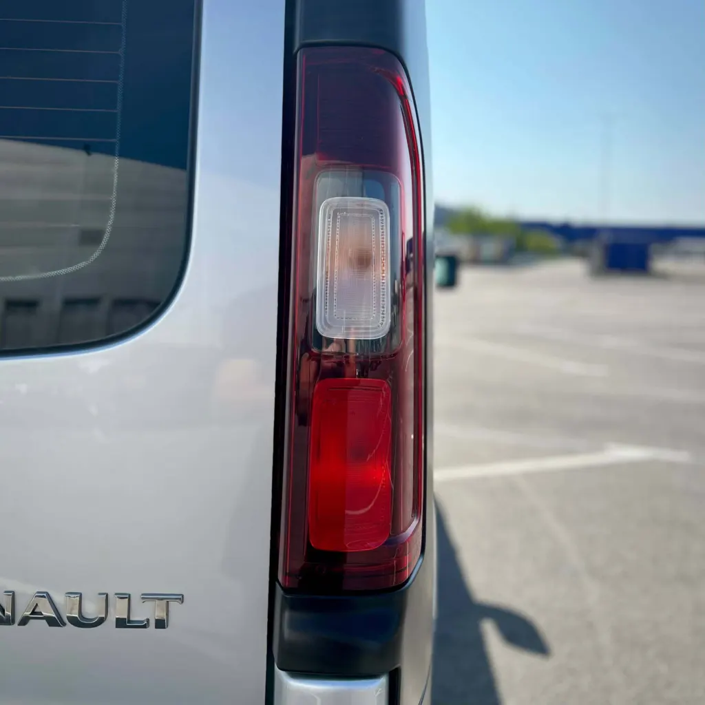 Renault Trafic — фото 10