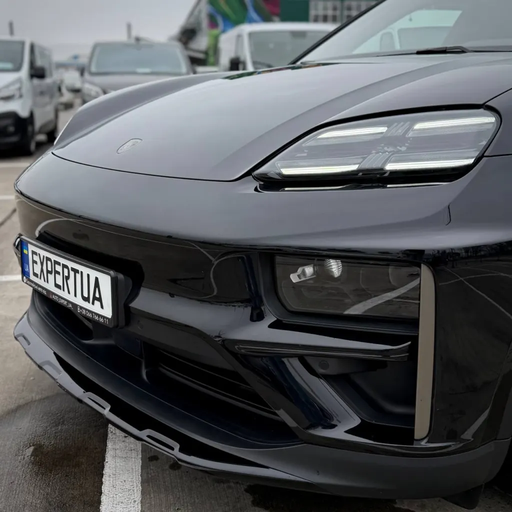 Porsche Macan Turbo Electric — фото 11