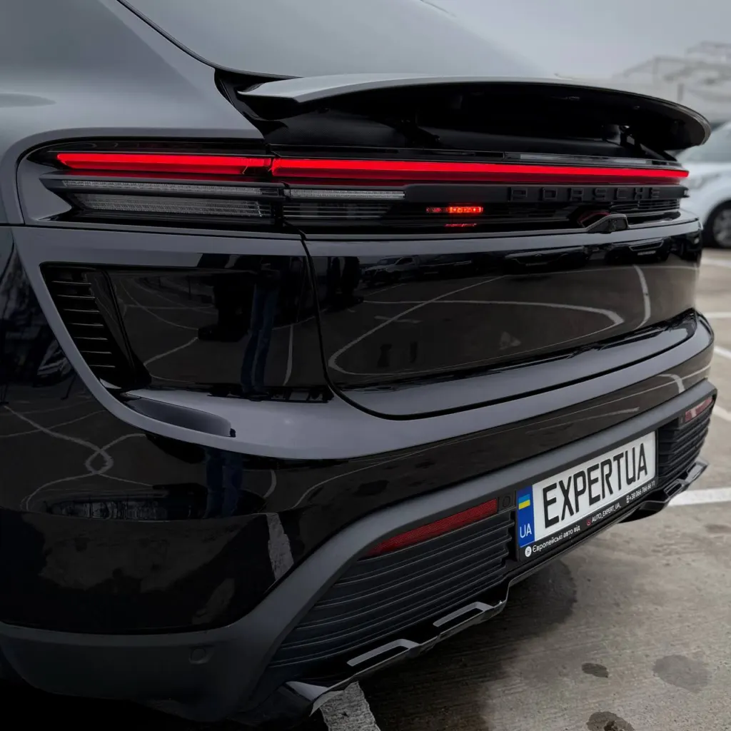 Porsche Macan Turbo Electric — фото 12