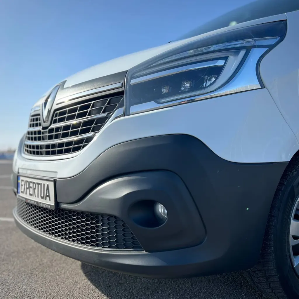 Renault Trafic Long — фото 11