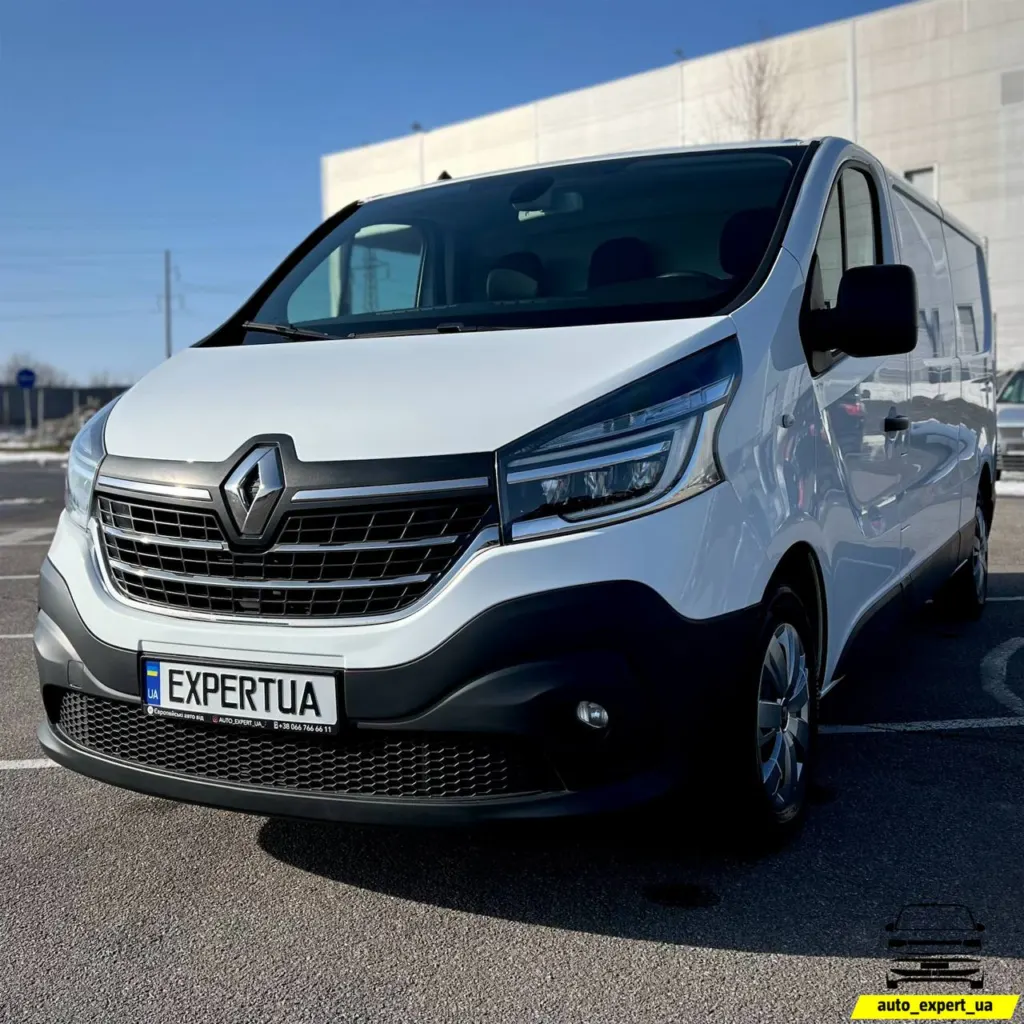 Renault Trafic Long — фото 1
