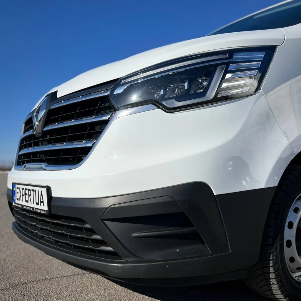 Renault Trafic Long — фото 11