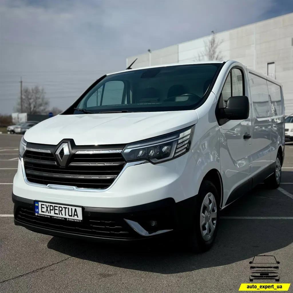 Renault Trafic Long — фото 1