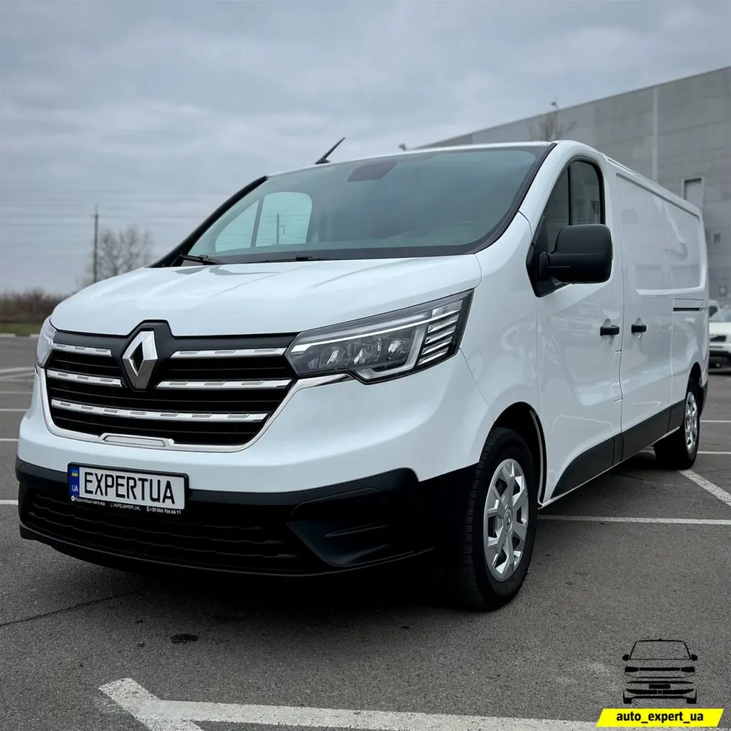 Renault Trafic Long — фото 1