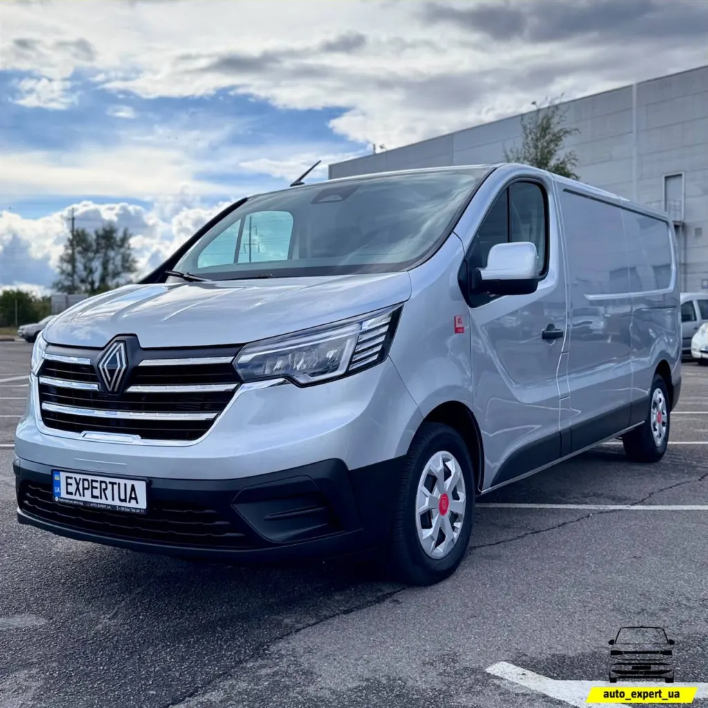 Renault Trafic Long — фото 1