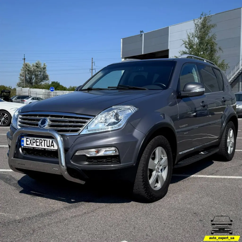 SsangYong Rexton — фото 1