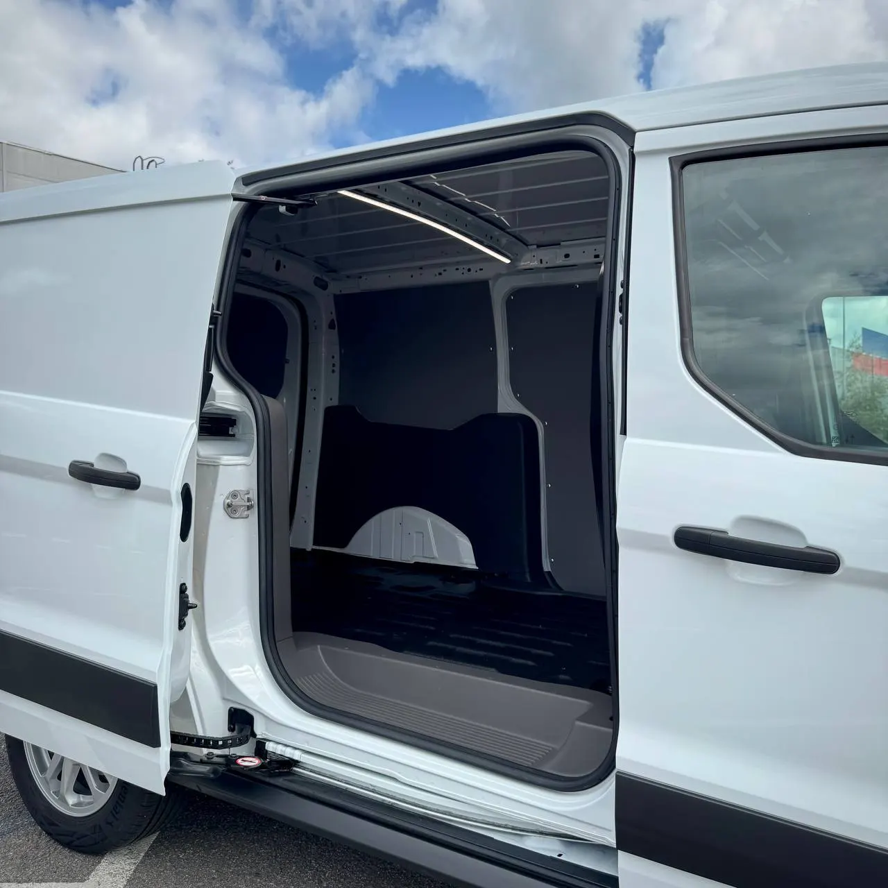 Ford Transit Connect Long — фото 32