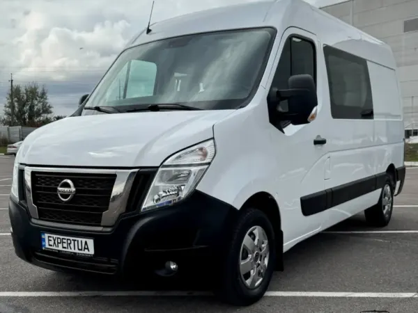 Nissan NV400 2019