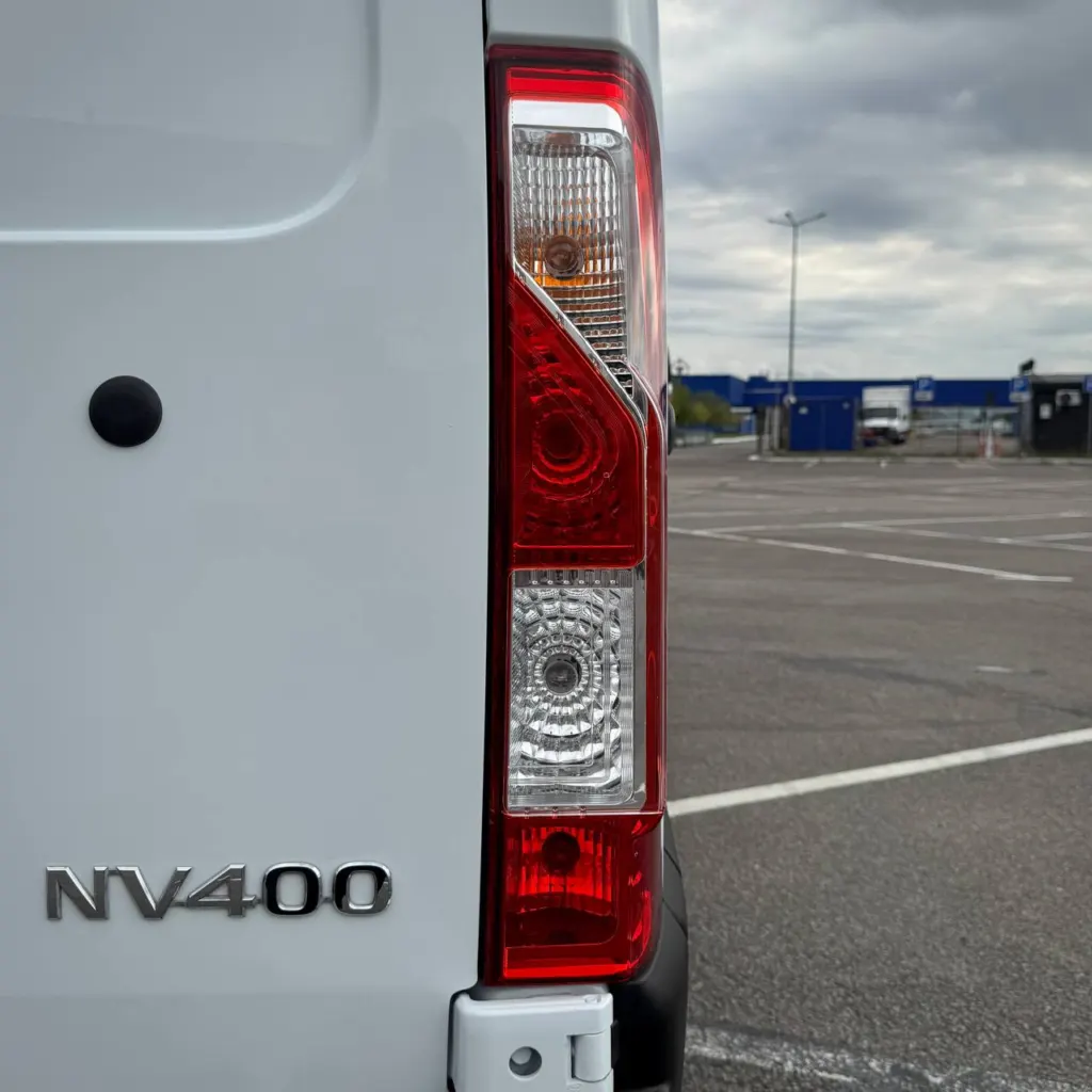 Nissan NV400 — фото 12