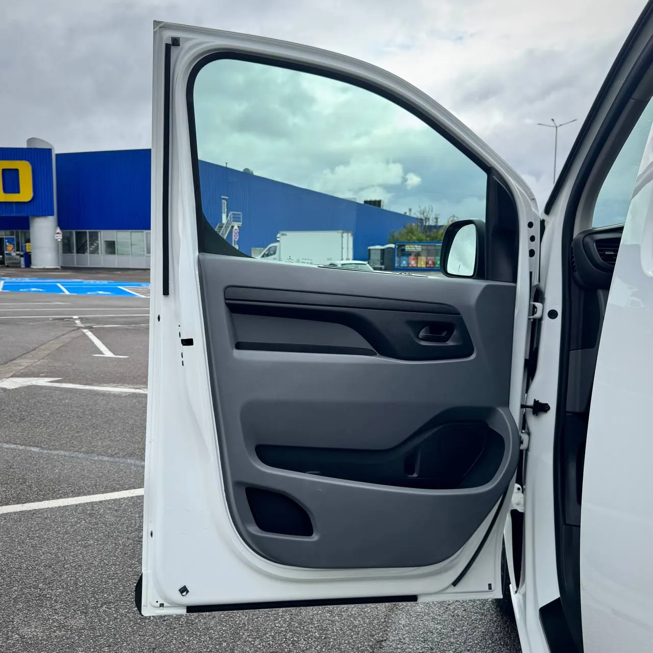 Opel Vivaro Long — фото 32