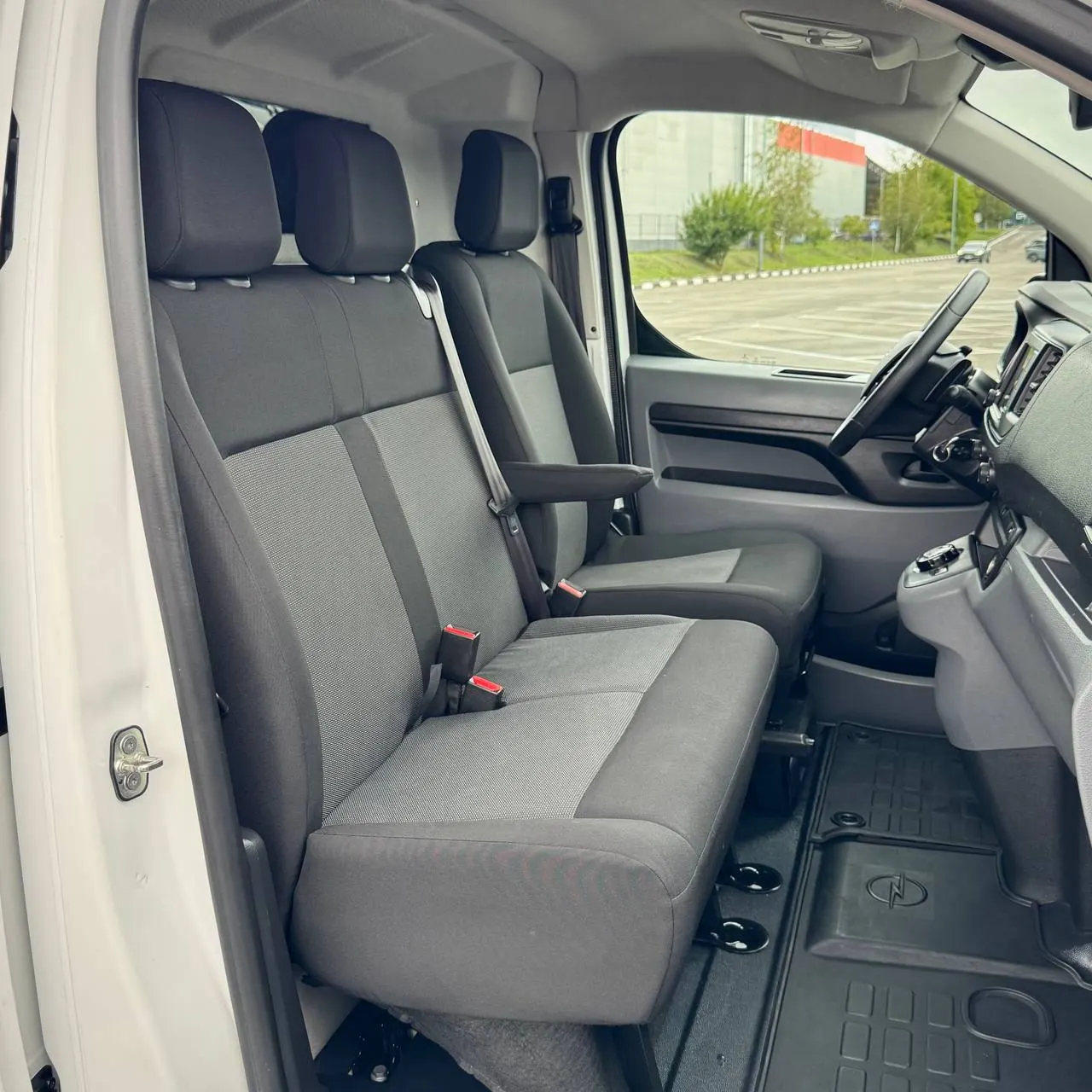 Opel Vivaro Long — фото 35