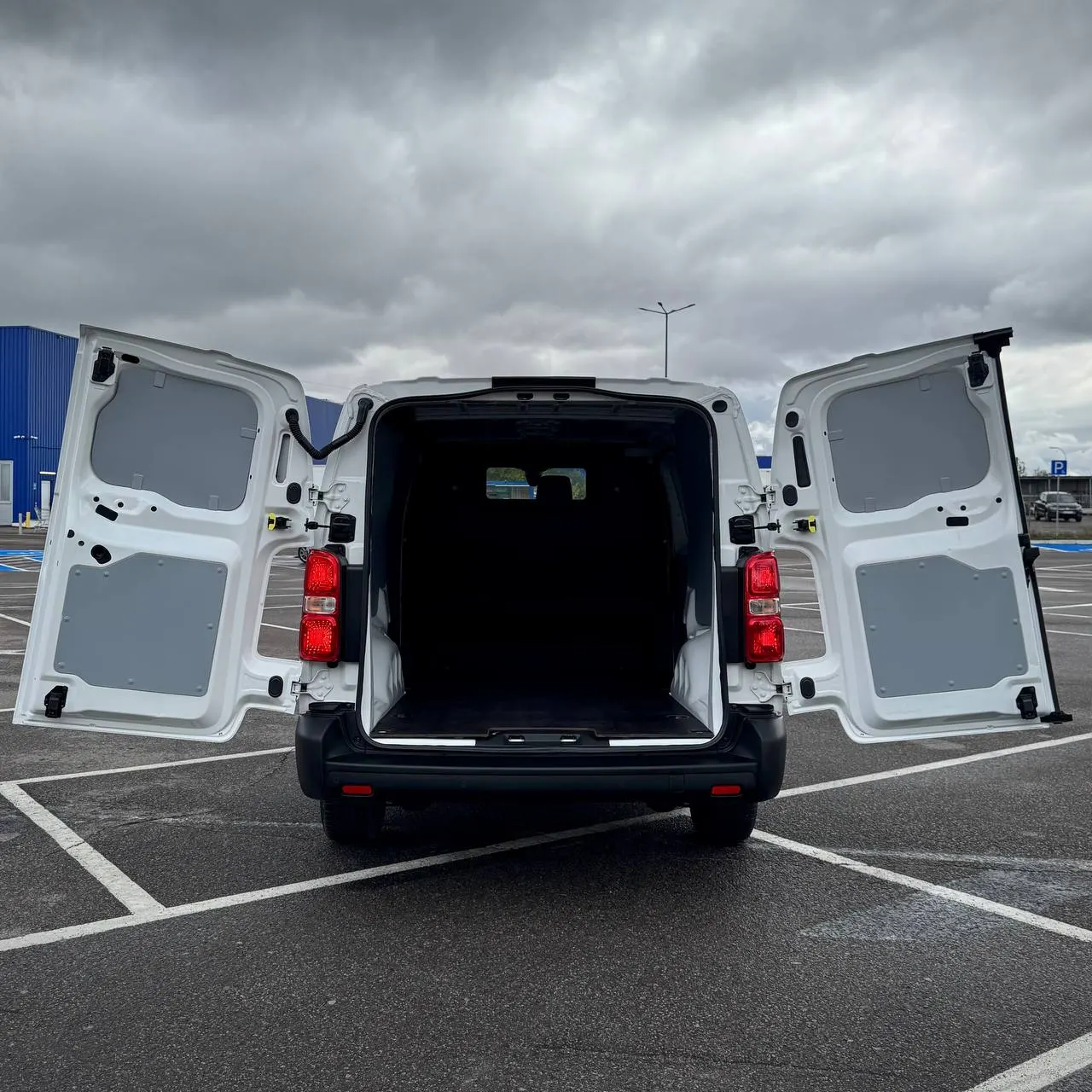 Opel Vivaro Long — фото 42