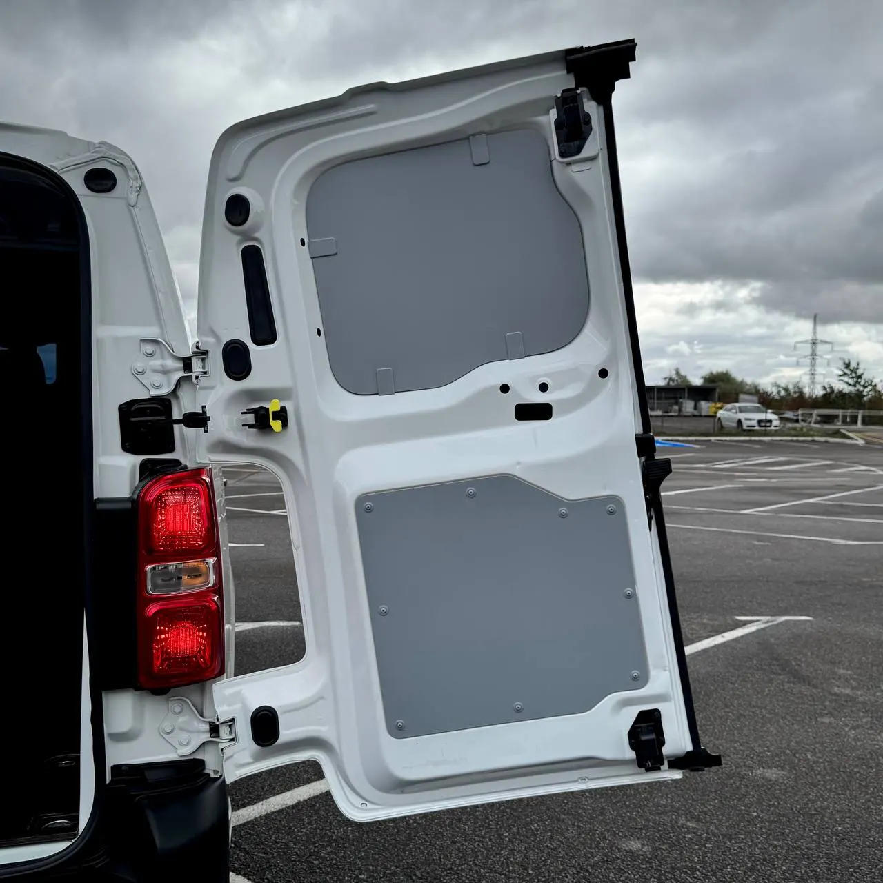 Opel Vivaro Long — фото 43