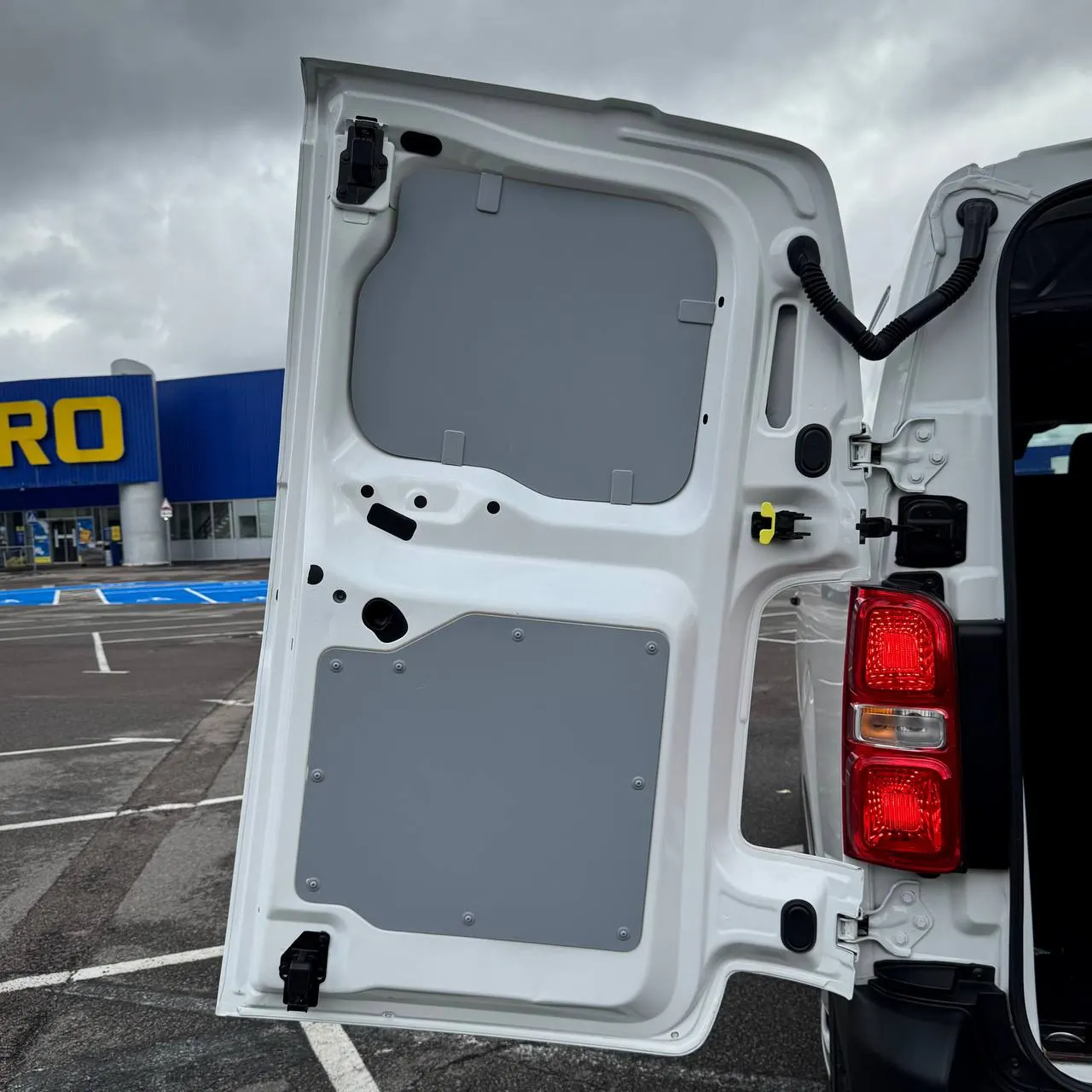 Opel Vivaro Long — фото 44