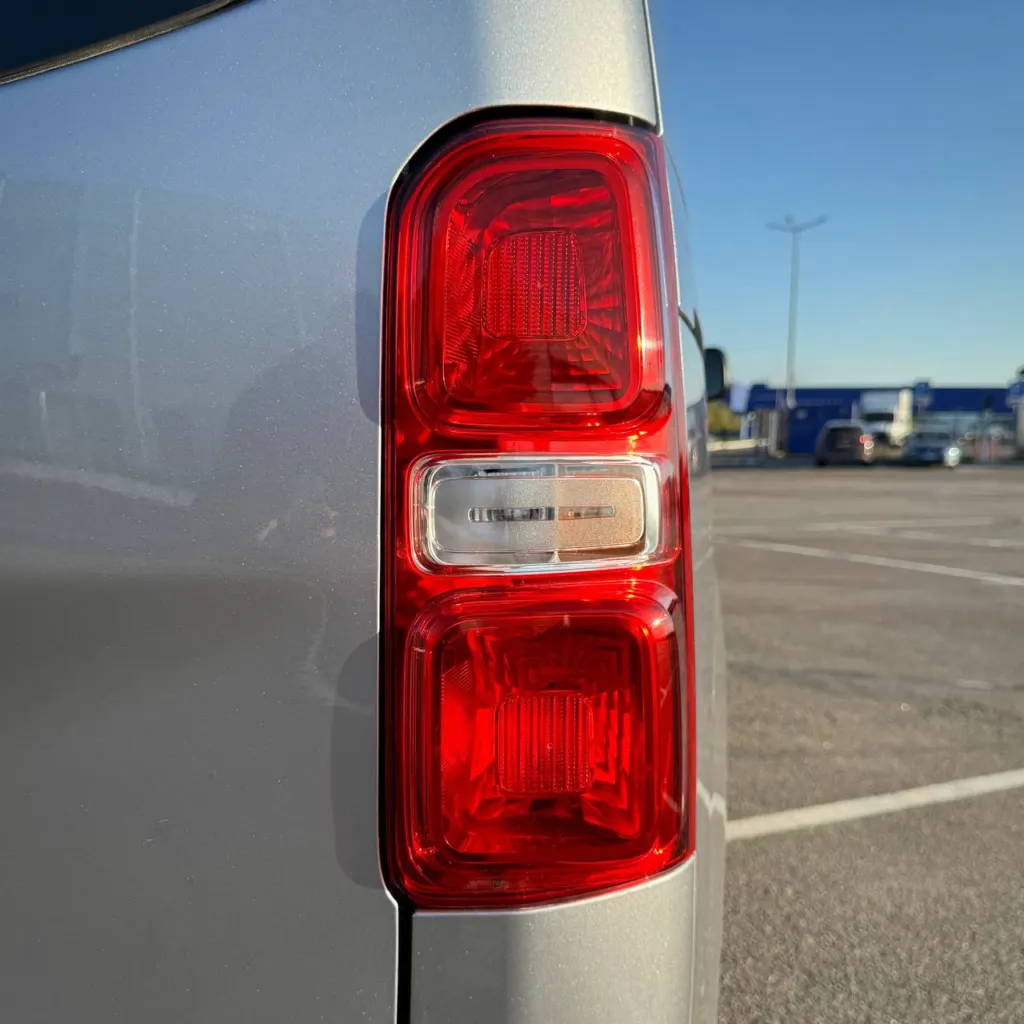 Peugeot e-Expert — фото 12
