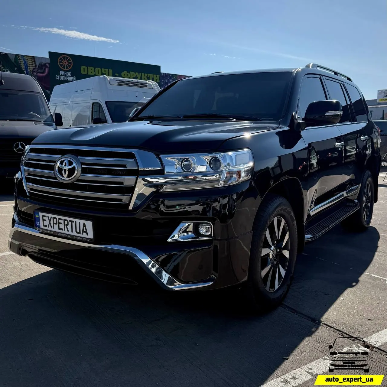 Toyota Land Cruiser 200 — фото 1